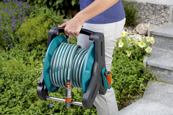 Gardena wandslangenbox Roll Up 15 meter grijs/wit incl. tuinspuit kopen? | Slanghaspels & slangenwagens